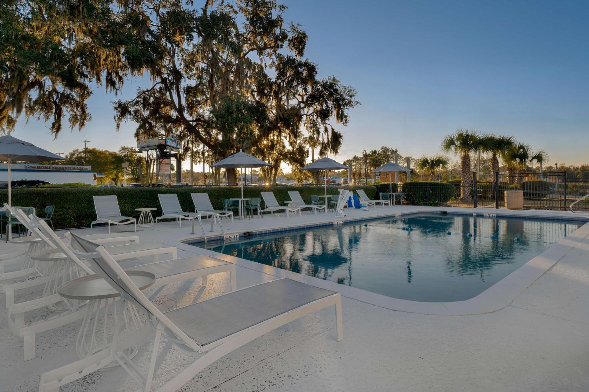 Spark By Hilton Savannah Midtown Esterno foto