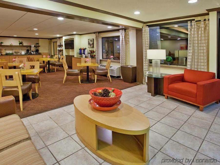 Spark By Hilton Savannah Midtown Esterno foto